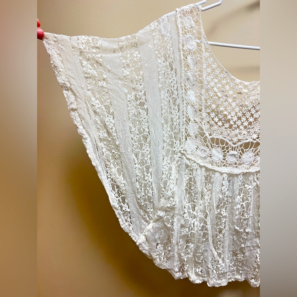 Anthropologie Beautiful Lace Crochet Poncho Top Fits like Large - XL
